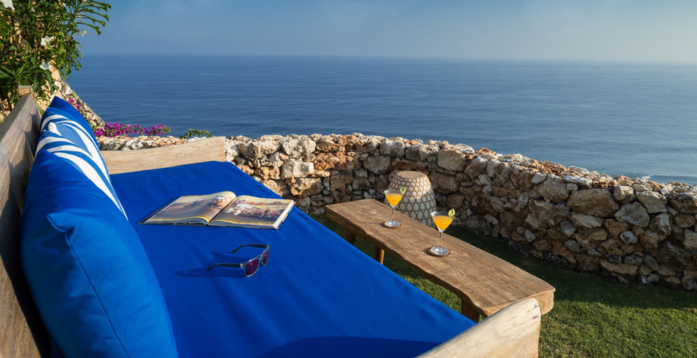 Sol y Mar - A fantastic view of the Indian Ocean from the cliffside lounge